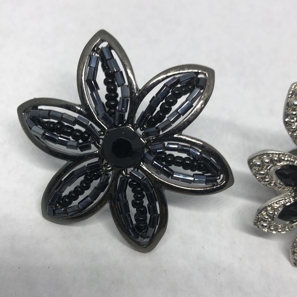 𝅺Bundle lot 2 big flower shaped costume statement rings rhinestone beaded 7-8. - Picture 3 of 5